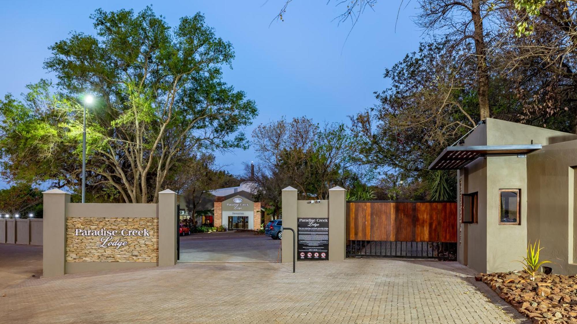 מאלליין Paradise Creek Lodge מראה חיצוני תמונה